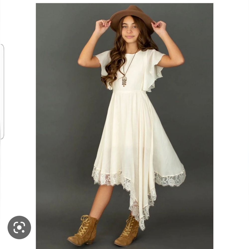 *EUC* Mia Joy Girls Cream  Asymmetric  Lace-Hem Flutter Sleeve Dress